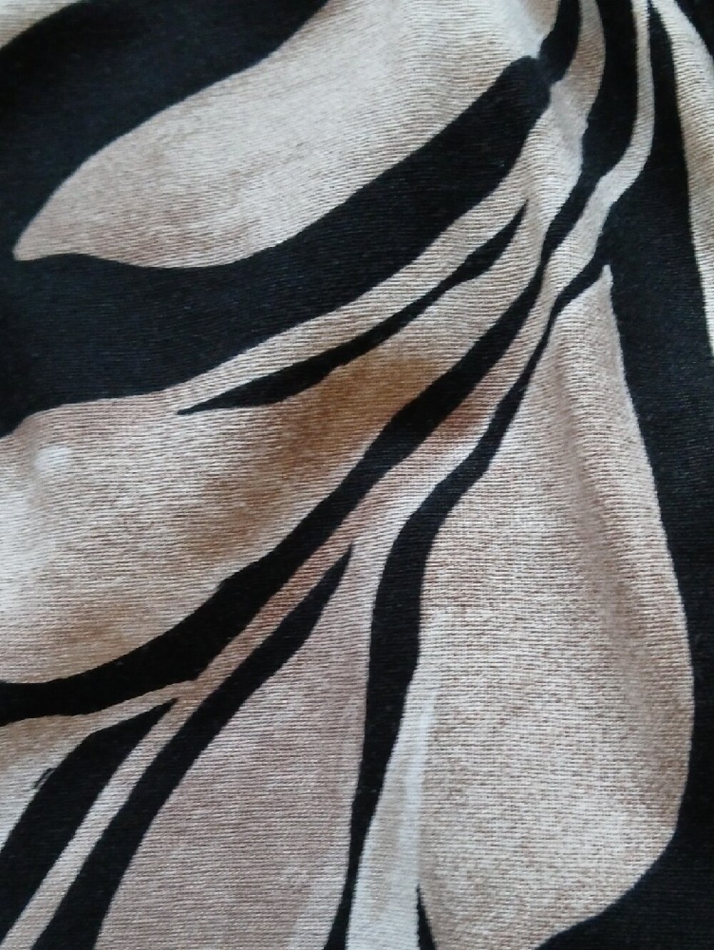 XL Printed Black & Cream Tropical-Leaf High Rise Shorts  60%Rayon 20%Linen Blend - Picture 10 of 10